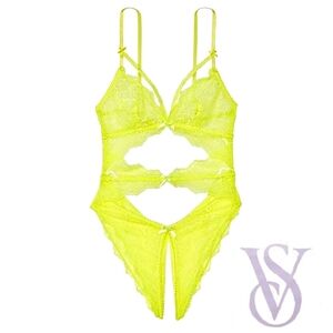 NWTs VS "Very Sexy" Cutout Lace Crotchless Teddy in Lime Citron Size Small